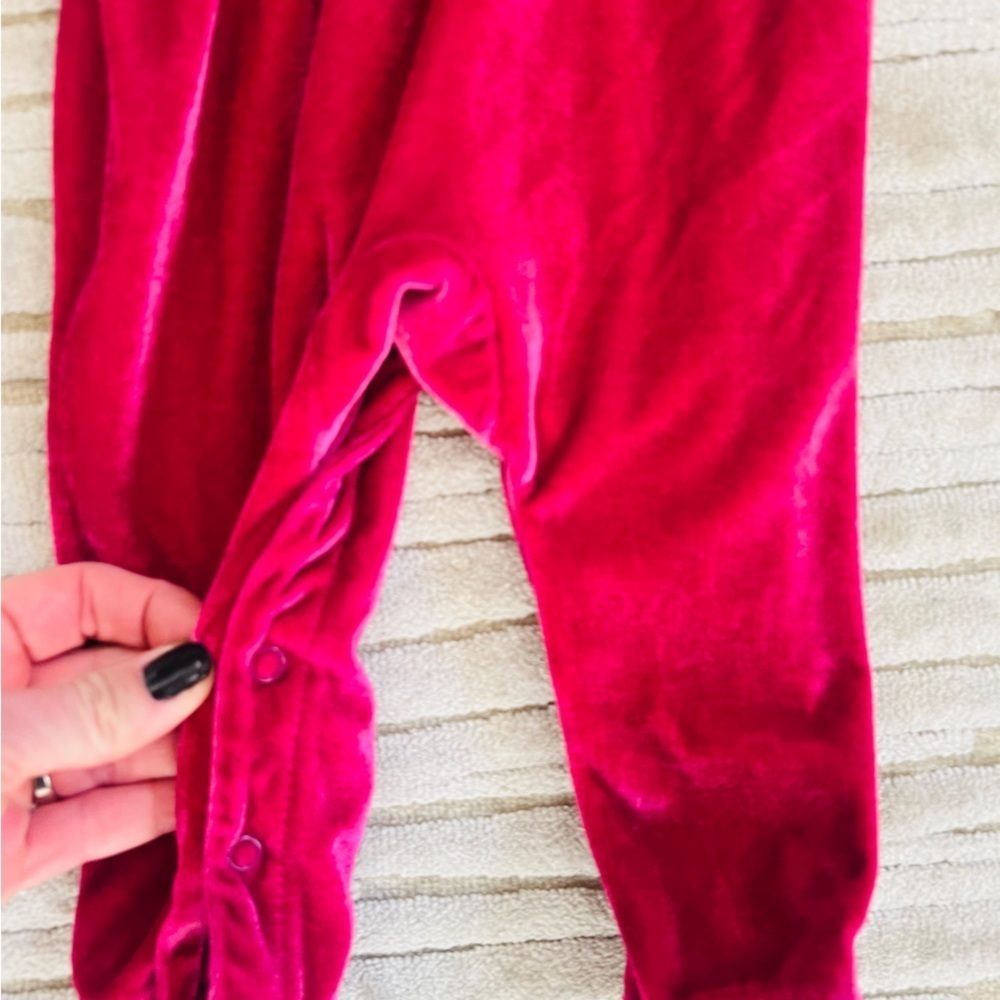 Cozy raspberry one piece little girl size 12 mos - Picture 4 of 5
